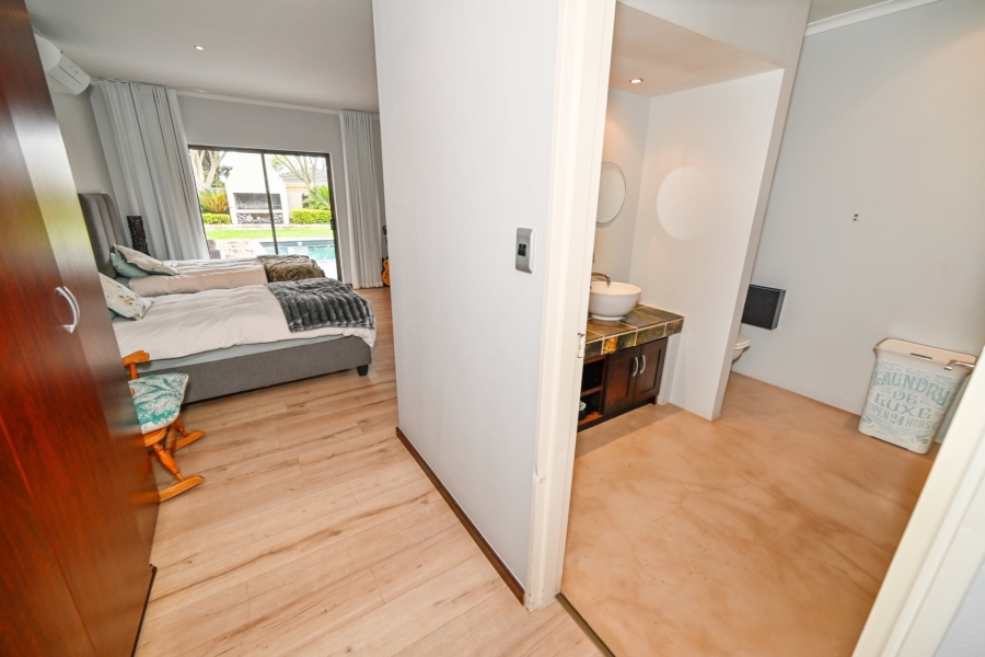 5 Bedroom Property for Sale in Vierlanden Western Cape